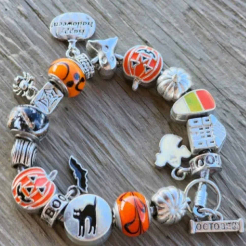 Willabee & Ward Toggle Charm Bracelet October Pumpkin Bat Boo Ghost Halloween - Picture 3 of 8